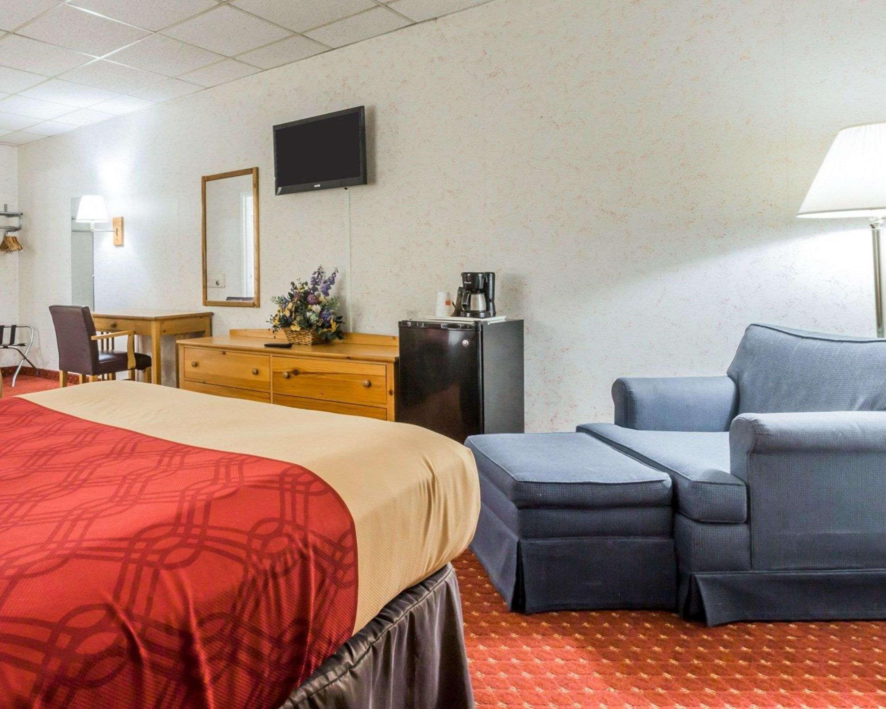 Econo Lodge Stewart International Airport New Windsor Exterior photo