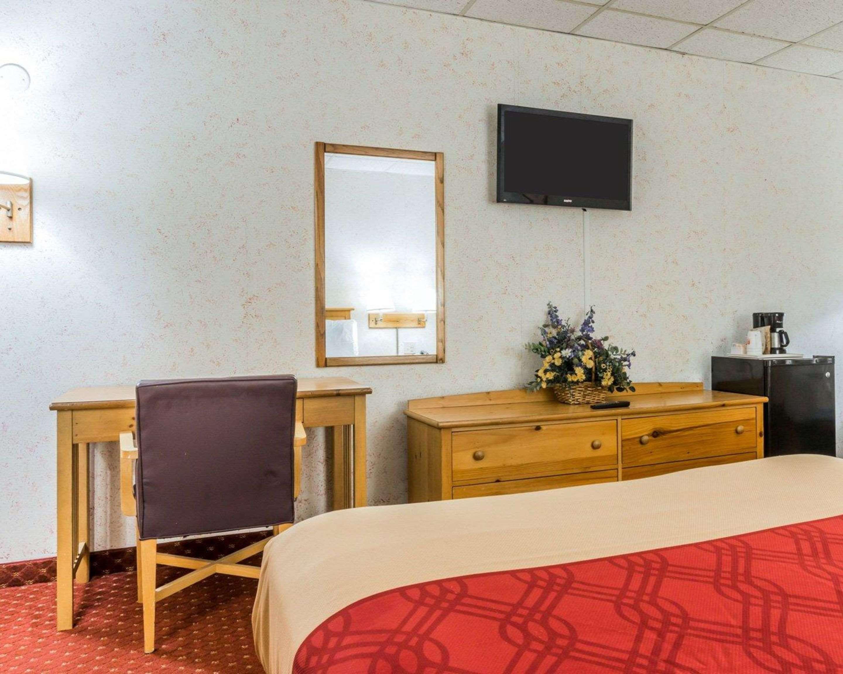 Econo Lodge Stewart International Airport New Windsor Exterior photo